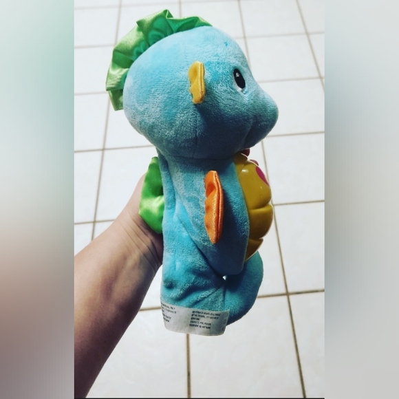 Fisher Price Ocean Wonders Soothe & Glow Seahorse Night Lights Musical Plush - Picture 3 of 4